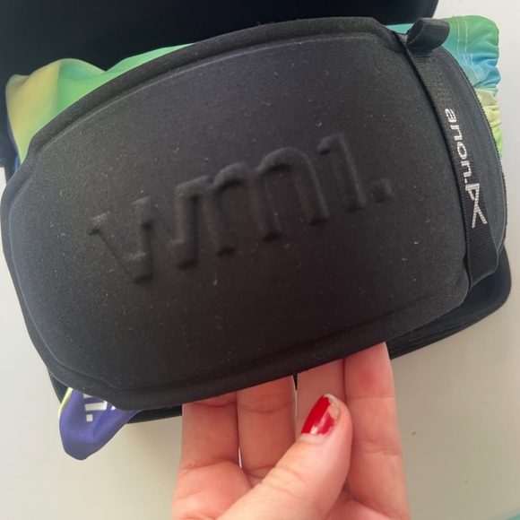 Anon Ski Goggles with Interchangeable Lenses- Women’s WM1 model with 3 lenses - Picture 6 of 7